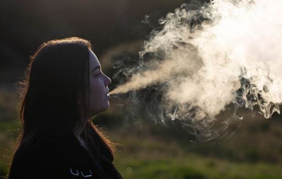   挽回女友送花给她她很感动，我现在是不是有戏了